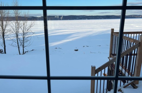 Champlain House | Excellent location for vacation or traveler On Ottawa River