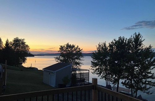 Champlain House | Excellent location for vacation or traveler On Ottawa River