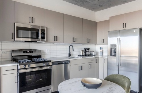 Killgubbin Apartment | Excellent River North 1BR w/Sky Terrace & Yoga Studio, by Blueground