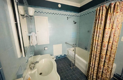 Clemmons Bed & Breakfast | Excelsior at the Manor House