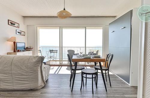 Saint-Gilles-Croix-de-Vie Apartment | Exceptional stay facing the Atlantic Sea-view apartment with balcony