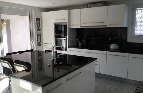 Saint-Laurent-d'Aigouze Villa | Exceptional 200m2 architect-designed villa with swimming pool