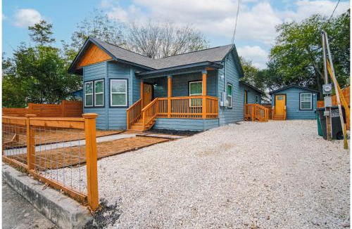 Historic Garderns House | Exceptional 5BR So Close to Riverwalk and Downtown