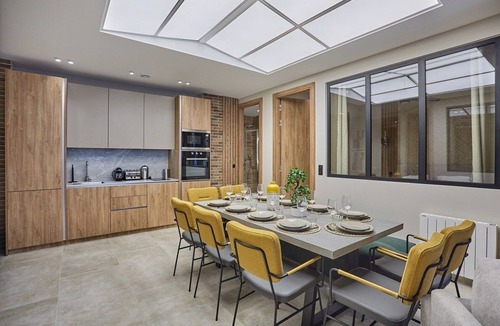 18th Arrondissement Apartment | Exceptional apartment near Montmartre 10 people