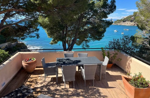 Almadraba-Canyelles Apartment | Exceptional appartment right on the beach