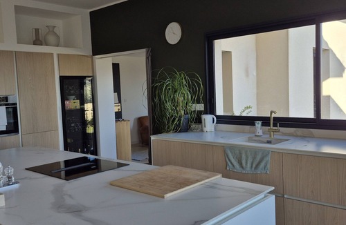 Chusclan Villa | Exceptional contemporary villa - calm, spa pool & nature views