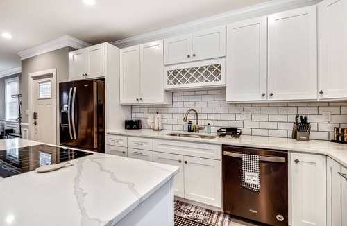 East Passyunk Crossing House | Exceptional Downtown Townhome w/Roofdeck -4Bd/3Bth