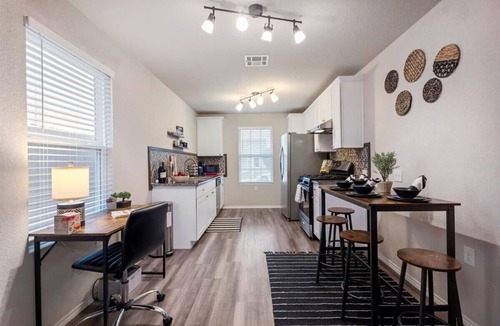 Southside House | Exceptional Escape! Fast WiFi & Fully Loaded