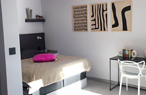 Crevillente Bed & Breakfast | Exceptional extended stays in a luxurious room.