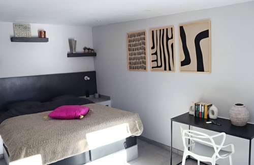 Crevillente Bed & Breakfast | Exceptional extended stays in a luxurious room.