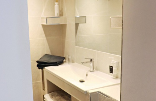 Crevillente Bed & Breakfast | Exceptional extended stays in a luxurious room.