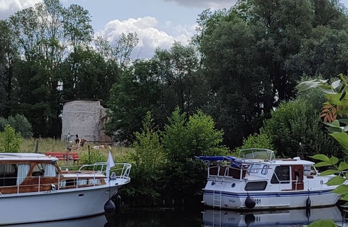 Eaucourt-sur-Somme Boat Rental | Exceptional and atypical river boat on the Somme!