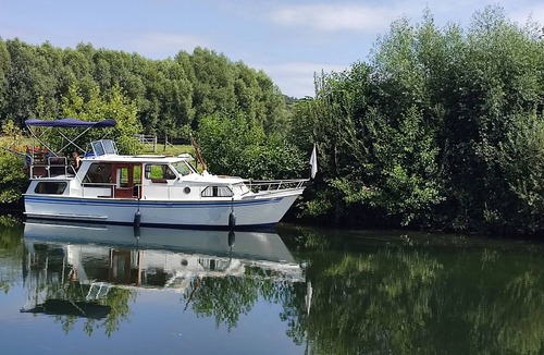 Eaucourt-sur-Somme Boat Rental | Exceptional and atypical river boat on the Somme!