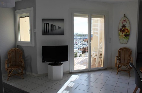 Saint-Cyprien Plage Apartment | Exceptional setting for this air-conditioned one-bedroom apartment with swimming pool - 4YACHT37