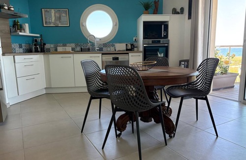 Sainte-Marie-la-Mer Apartment | Exceptional seafront view in Sainte-Marie-la-mer (66470).