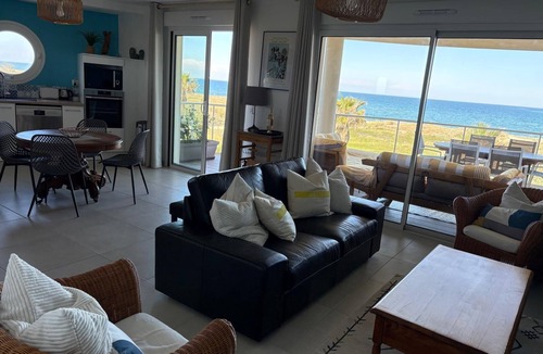 Sainte-Marie-la-Mer Apartment | Exceptional seafront view in Sainte-Marie-la-mer (66470).