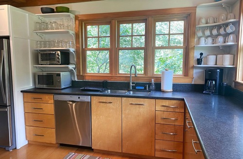 Aquinnah House | Exceptional home w/AC, modern amenities, private & peaceful, walk to beach.