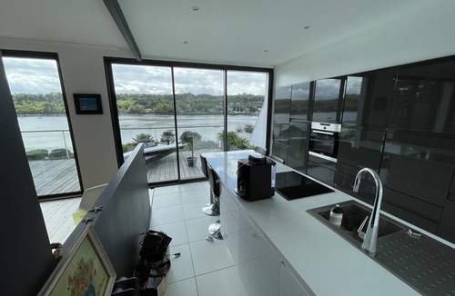 Le Relecq-Kerhuon House | Exceptional location for this waterfront house