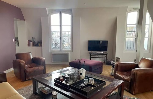 Saint-Thomas-d'Aquin Apartment | Exceptional Living in St Germain – Top-Floor Apartment with Vistas
