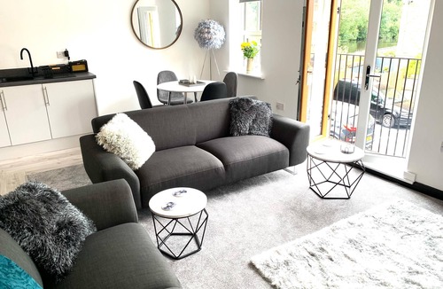 Todmorden Apartment | Exceptional Modern New Apartment