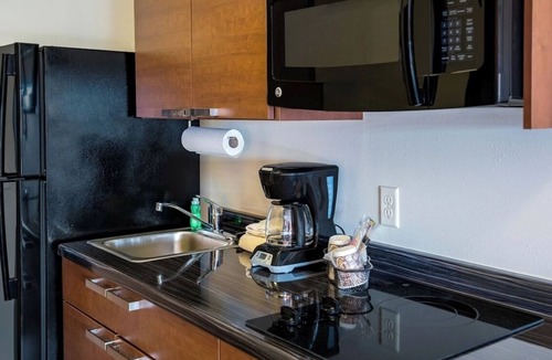 Aberdeen Hotel | Exceptional Room for Exploring Aberdeen w/Pet Access