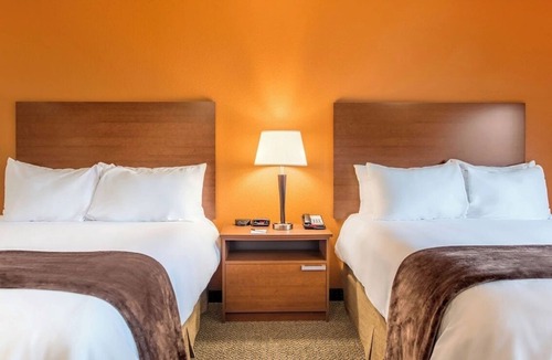 Aberdeen Hotel | Exceptional Room for Exploring Aberdeen w/Pet Access