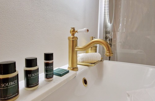 Paroisse Notre-Dame Apartment | Exceptional suite with jacuzzi and private sauna