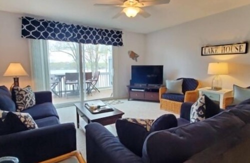 North Shore House | Exceptional townhome with Wifi, 2 kayaks, and amazing sunrises.