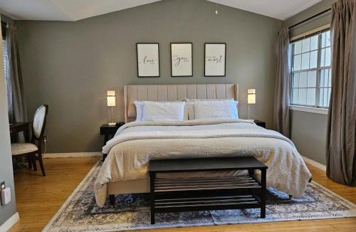 Las Colinas Apartment | Exceptional Townhome With A View