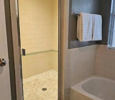 Las Colinas Apartment | Exceptional Townhome With A View