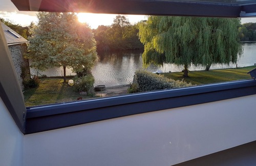 Chambellay House | Exceptional view and direct access to the Mayenne opposite the towpath