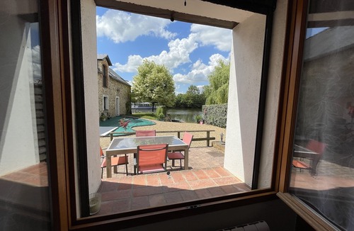 Chambellay House | Exceptional view and direct access to the Mayenne opposite the towpath