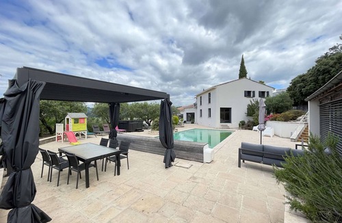 Ucel House | Exceptional Villa with Private Pool, Jacuzzi and Air Conditioning