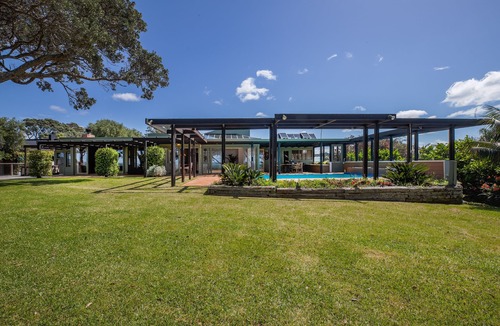 Campbells Bay House | Exceptional Waterfront House