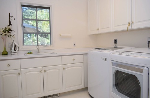 Saratoga Villa | Exceptionally private Suite in Saratoga’s Upscale area.