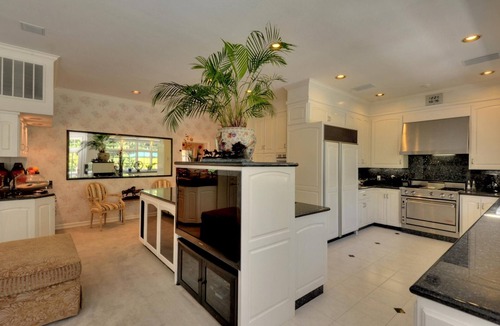 Saratoga Villa | Exceptionally private Suite in Saratoga’s Upscale area.