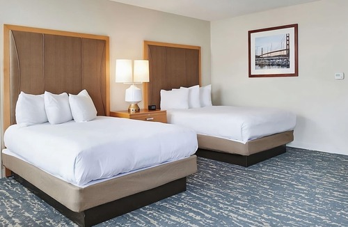 Berkeley Hotel | Exciting Experience in Berkeley Marina! 2 Classy Units, Pets Allowed, Balcony!