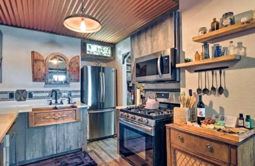Fayetteville House | Exciting Hobbit House Rental Ideal for a Fun Vacation in Arkansas