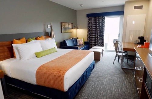 Circleville Resort | Exciting Waterpark Escapade! 3 Beautiful Units with Free Parking!