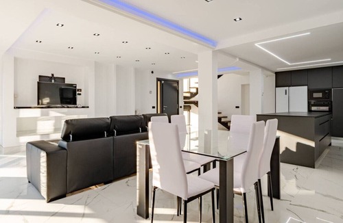 Fuente el Saz de Jarama Villa | Exclusive Villa Madrid Garden Bbq Pool Wifi