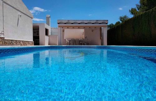 Calafat Ski Chalet | Exclusiva Villa con Piscina, Barbacoa y Jardín: Disfruta de la Estancia Perfecta