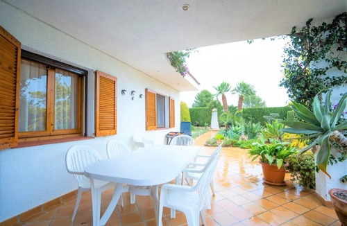 Calafat Ski Chalet | Exclusiva Villa con Piscina, Barbacoa y Jardín: Disfruta de la Estancia Perfecta
