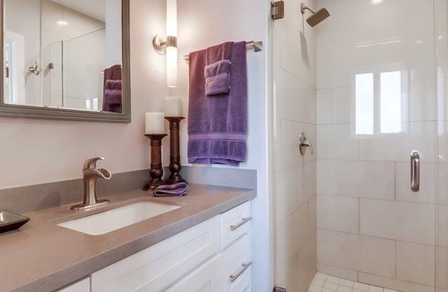 Central Mission Beach Villa | Exclusive 1,000sf Ground Level Waterfront Patio + AC