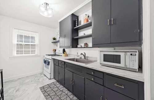 Audubon Apartment | Exclusive 11-BR private apt building for groups!