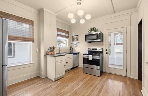 Midtown - Westport House | Exclusive 1890 Escape: Tub and Downtown Walks