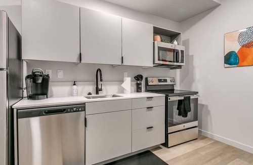 Midtown Apartment | Exclusive 1Bed New Luxury Apt