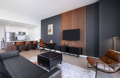 Hoboken Apartment | Exclusive 1BR Apt with NYC View