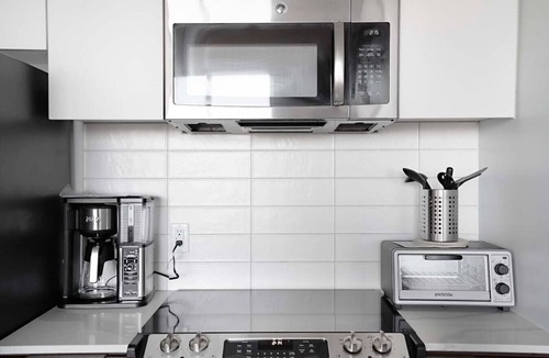 Hoboken Apartment | Exclusive 1BR Apt with NYC View