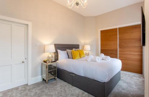 West End Apartment | Exclusive 2 Bed, Free Private Parking, in West End