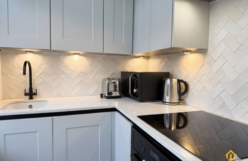 Holland Park Apartment | Exclusive 2 Bedroom Flat in Holland Park!